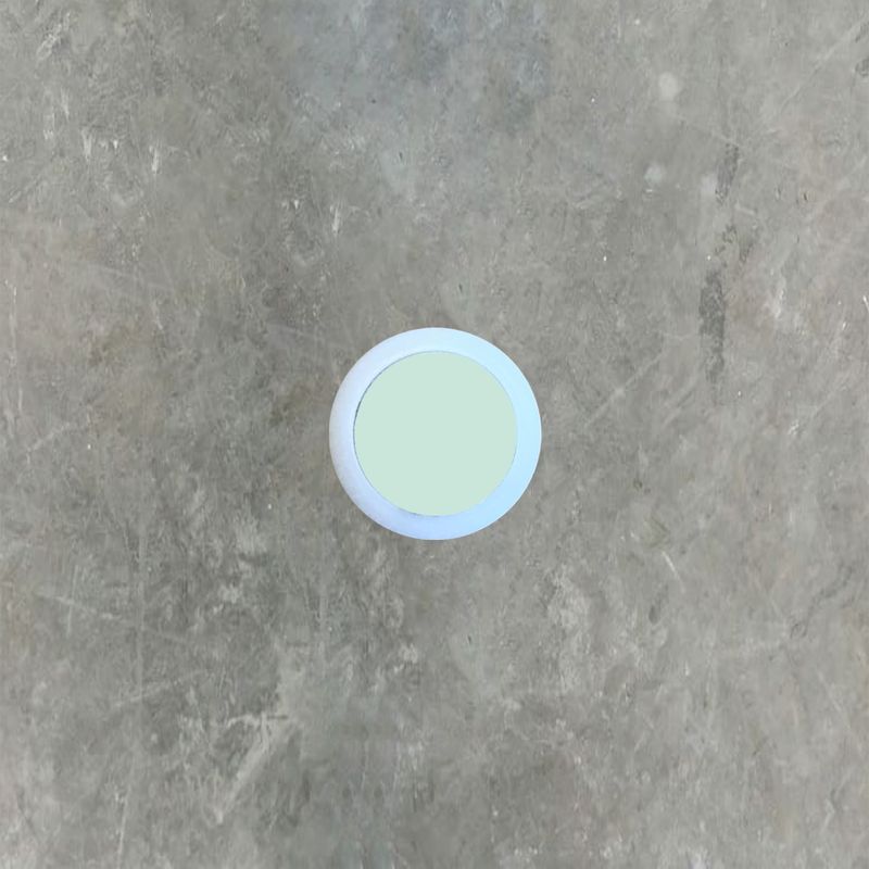 Taktile knotter i kompositt med etterlysende ilegg Ø32 mm. m/lim